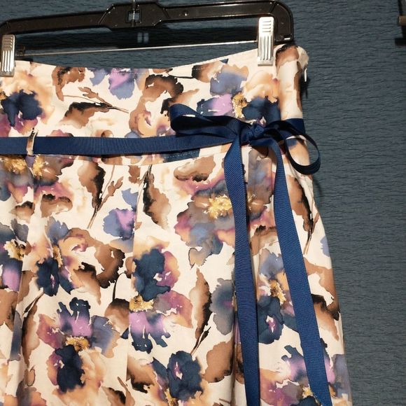 Beautiful A-line, watercolor floral, midi skirt size large - Picture 2 of 7